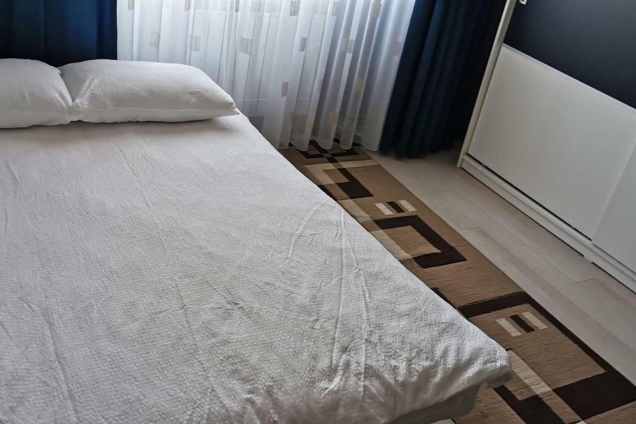 Luxury Apartment With Two Bedrooms And Large Living Room, 100 Square Meters, City Center Oradea Exterior foto
