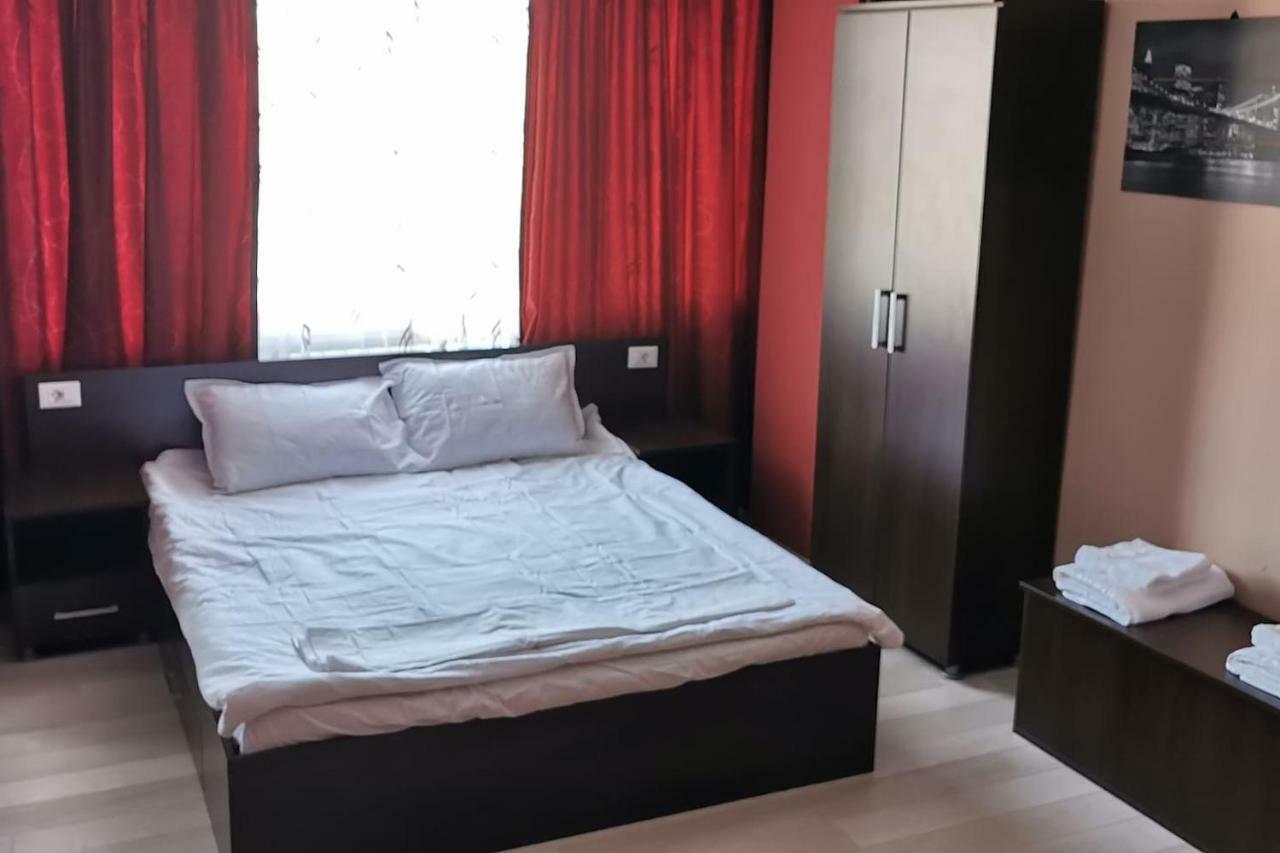 Luxury Apartment With Two Bedrooms And Large Living Room, 100 Square Meters, City Center Oradea Exterior foto